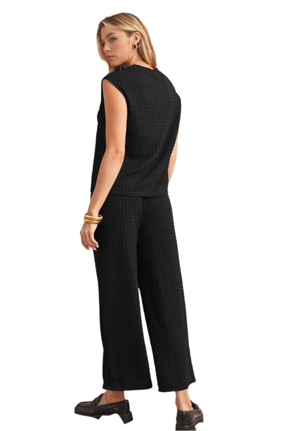 Black co-ord set with relaxed fit, perfect for warm Australian weather