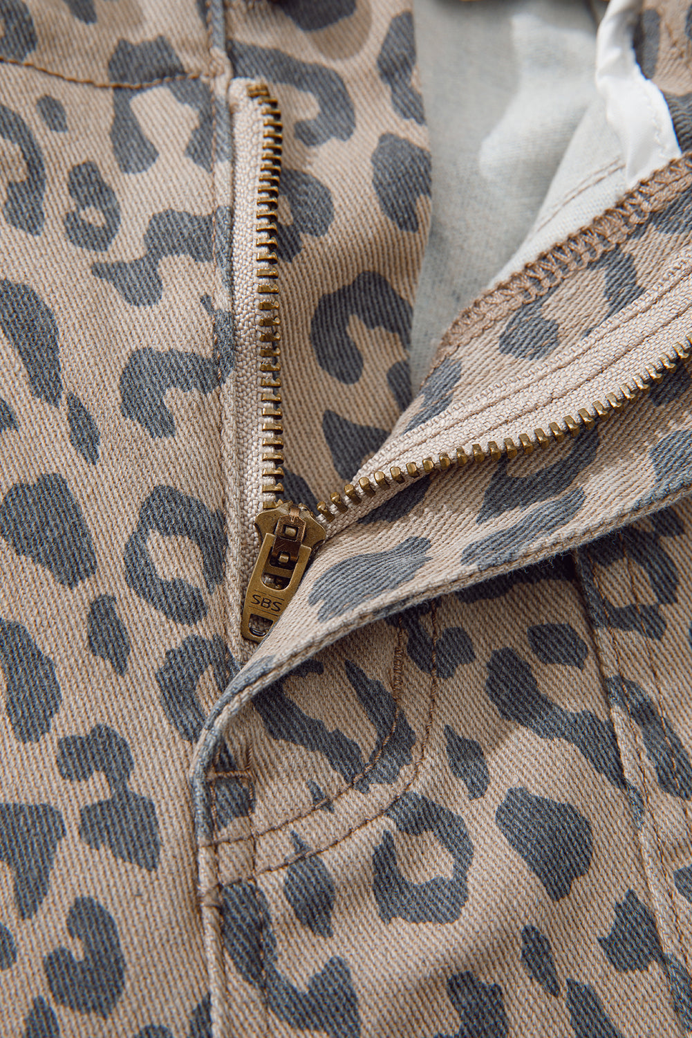 Wide Leg Leopard Jeans Women's - khaki colour, zipper view.